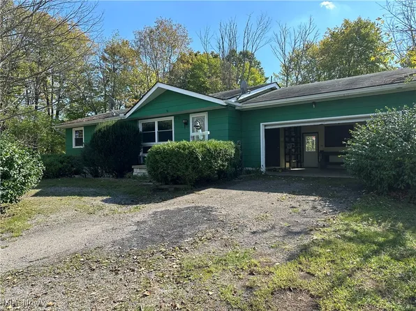 10089 Bartholomew Rd, Chagrin Falls, OH 44023