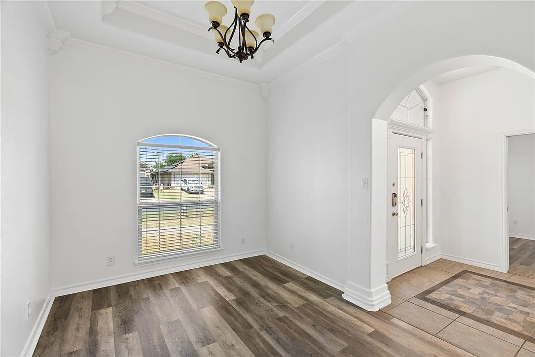 4 bed, 4.0 bath, 2495 sqft, $2,650 — Photo 3