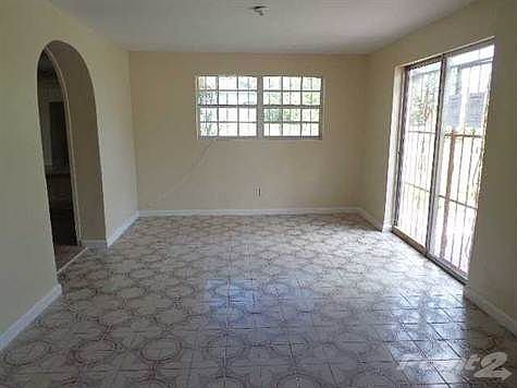 5th image of 301 NW 192nd St