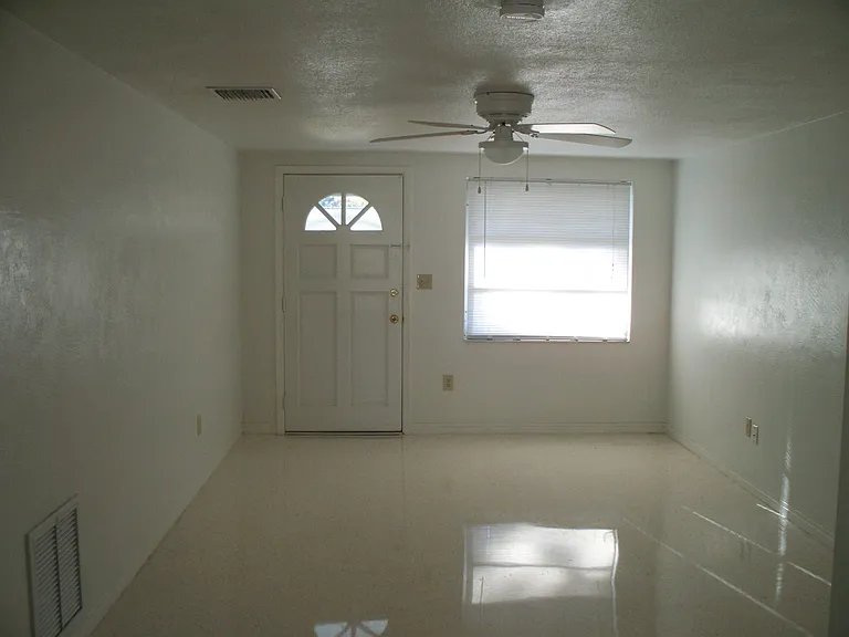 6827 Livingston Ave N — Photo 3