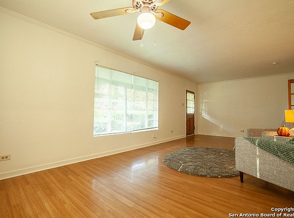 4th image of 110 Coyle Pl