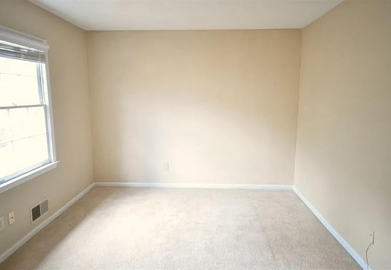 4060 Summit Dr — Photo 11