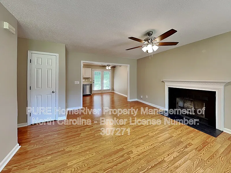 3 bed, 1.5 bath, 1064 sqft, $1,600 — Photo 2