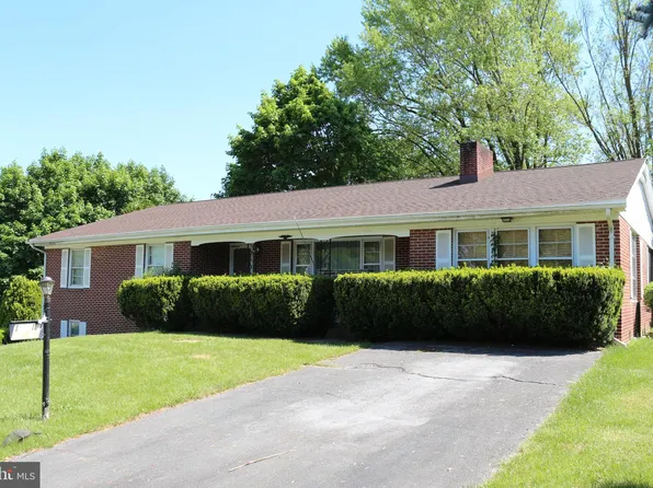 19717 Scott Hill Dr, Hagerstown, MD 21742