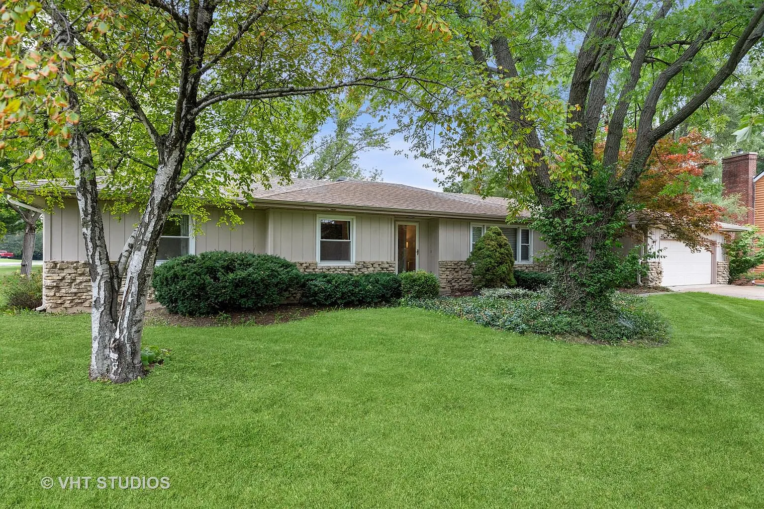620 Joy Ln photo 1