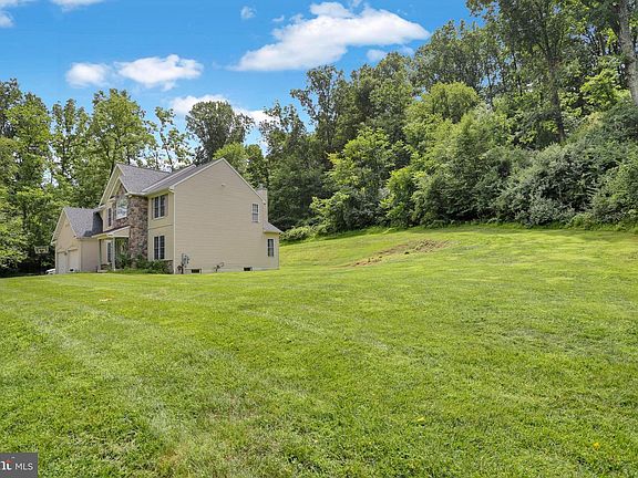 3rd image of 851 Schoffers Rd