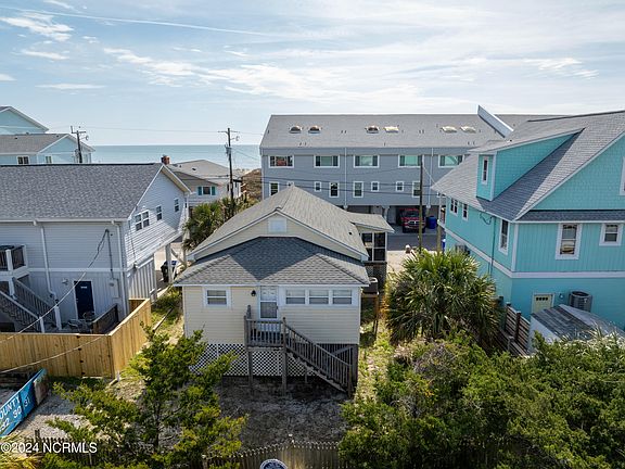 3rd image of 806 Carolina Beach Avenue S