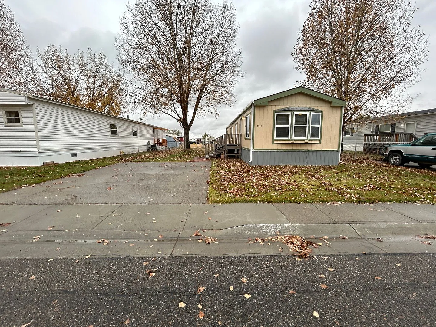 2 Bedroom 1 Bath House with Washer and Dryer and Large Yard — Photo 3