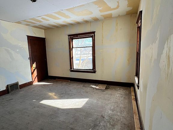 5th image of 130 Cliff St