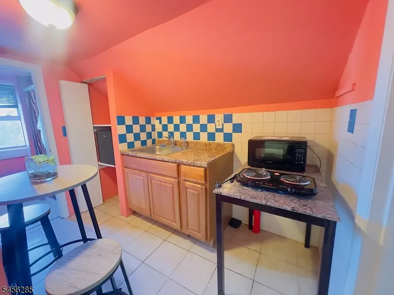 1 bed, 1.0 bath, $1,400 — Photo 3