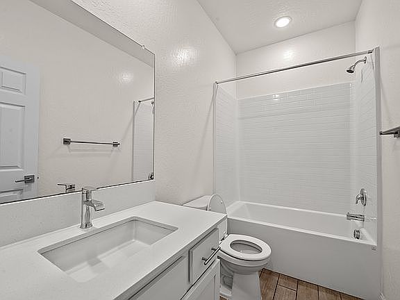 4th image of 6566 E Pine Ave
