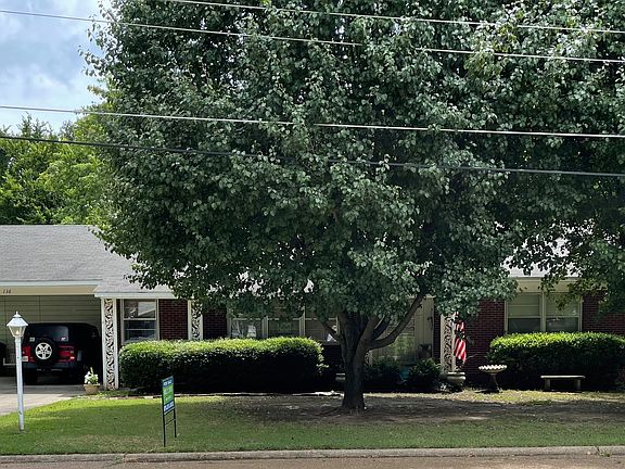 3rd image of 136 Sue Ann Dr