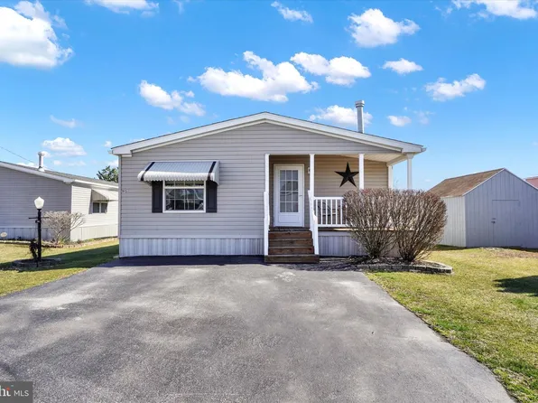195 Country Ridge Dr, York, PA 17408