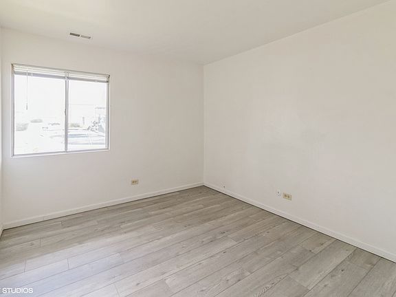 2nd image of 1401 Fremont Dr #101