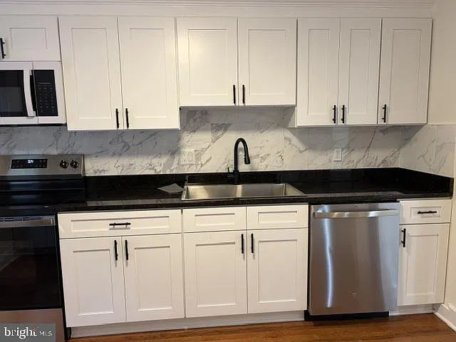 4 bed, 2.5 bath, 1096 sqft, $3,300 — Photo 3