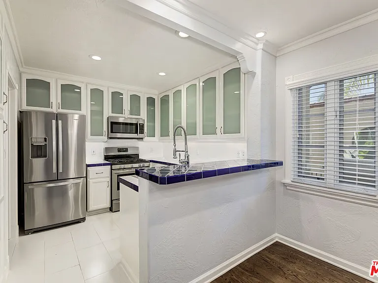 910 N Alfred St #4 — Photo 12