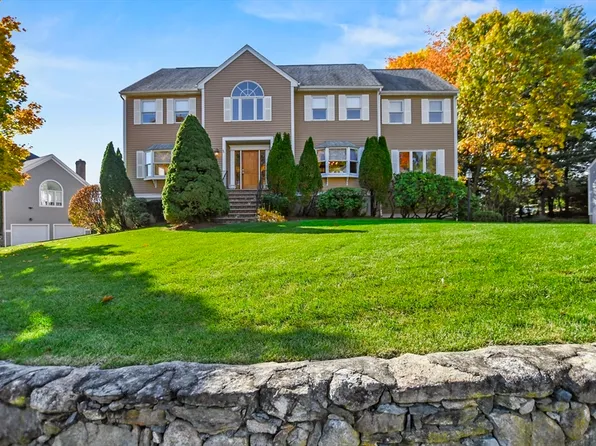 38 Roseanna Park Dr, Waltham, MA 02452
