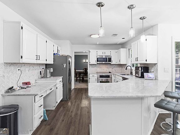 4th image of 1180 Roseberry Ct
