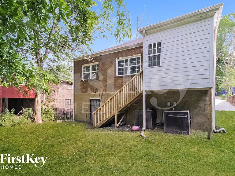 1387 Beecher St SW — Photo 14