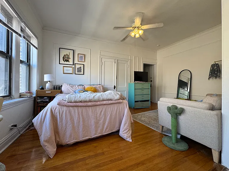 3812 N Pine Grove Ave — Photo 3