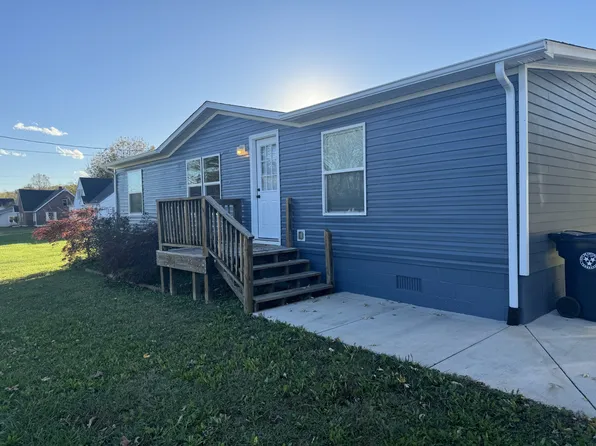 911 S College St, Smithville, TN 37166