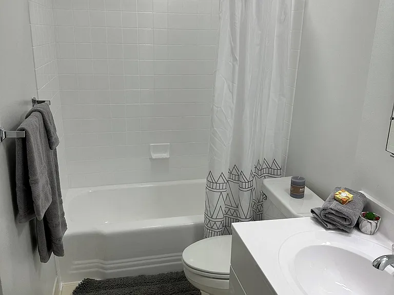 Calvert House Apartments — Photo 58