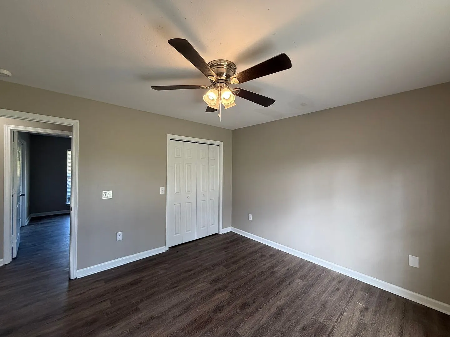 900 Stephen Dr. #9 — Photo 4