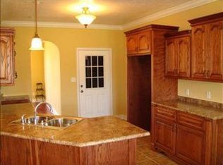 2105 Crowne Ridge Dr, Newbern, TN 38059