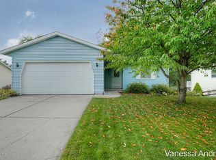 948 N Park Ct NE, Grand Rapids, MI 49525