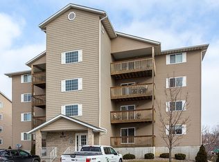 4119 Creek Hill Dr, Bettendorf, IA 52722