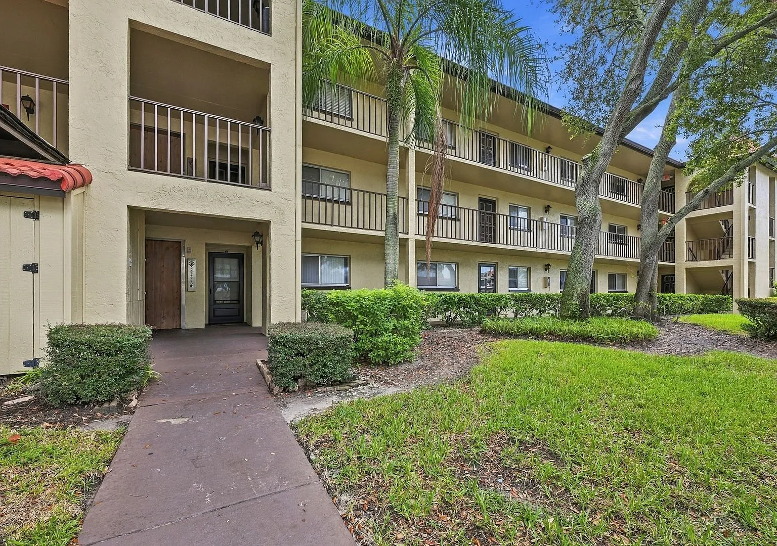 Spacious 2BR/2BA Clearwater Condo with Split Floor Plan — Photo 2