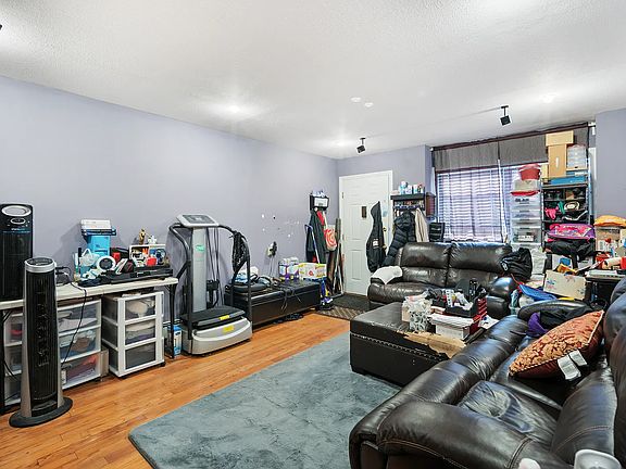 3rd image of 2835 W 23rd St