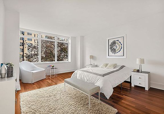 5th image of 300 E 55th St APT 3A