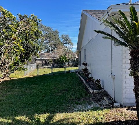 3rd image of 7417 Willow Wisp Dr W