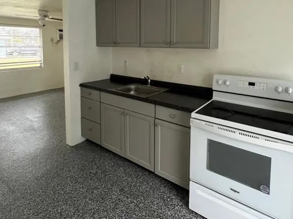 401 11th St W #C, Palmetto, FL 34221