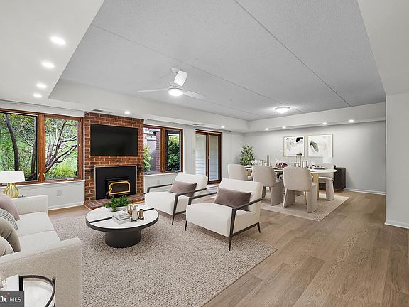 2nd image of 15 Oakridge Ct