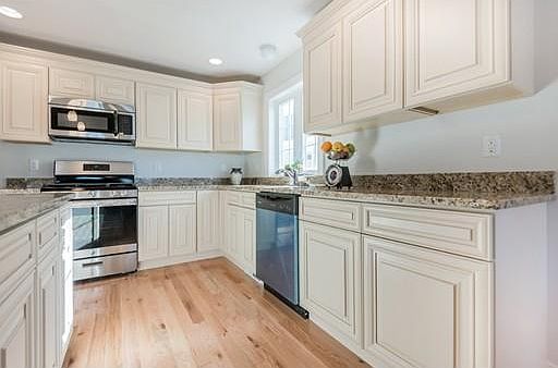 4th image of 130 S Park St #130