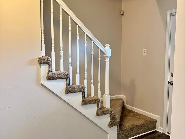 1349 Jenny Ln — Photo 16
