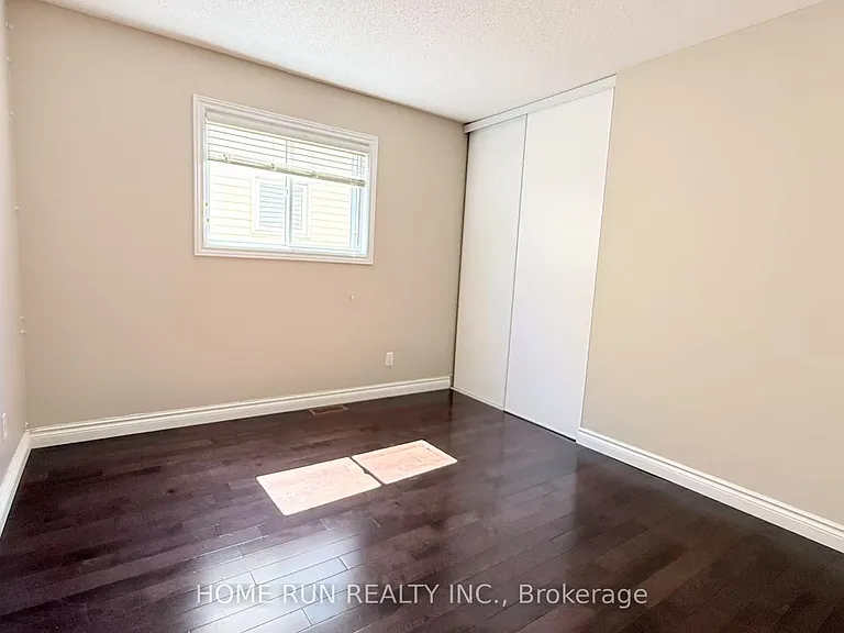 2067 Legrand Cres — Photo 20