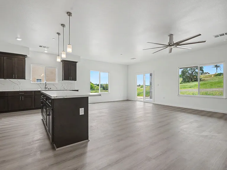 2426 Village Dr — Photo 10