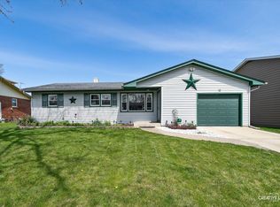 12 Marlin Dr, Oswego, IL 60543