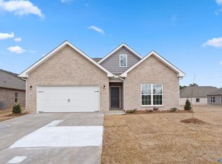 4007 Pride Mountain Dr SE, Owens Cross Roads, AL 35763