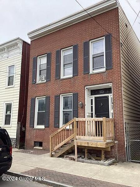 2nd image of 425 1st Street