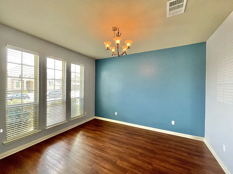3607 Rusack Dr — Photo 4