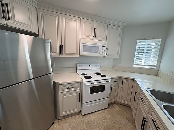 3rd image of 7405 Charmant Dr #2036
