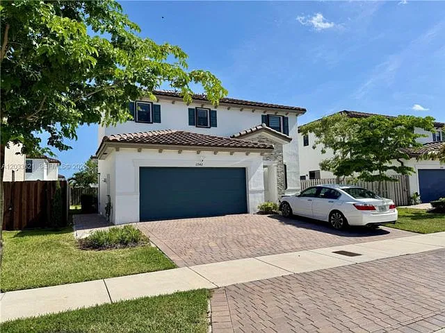 4 bed, 2.5 bath, 2205 sqft, $4,195 — Photo 2