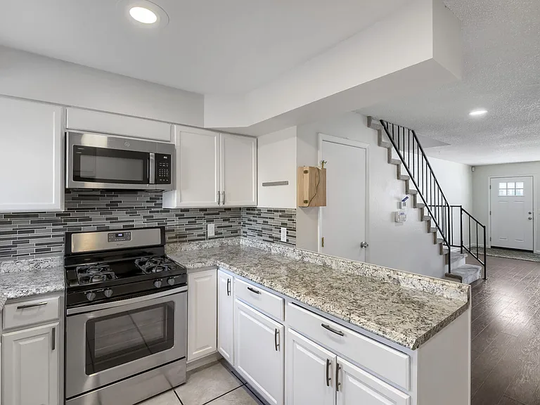 4177 Charleston Dr — Photo 10