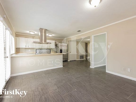 4th image of 8822 Westfield Dr