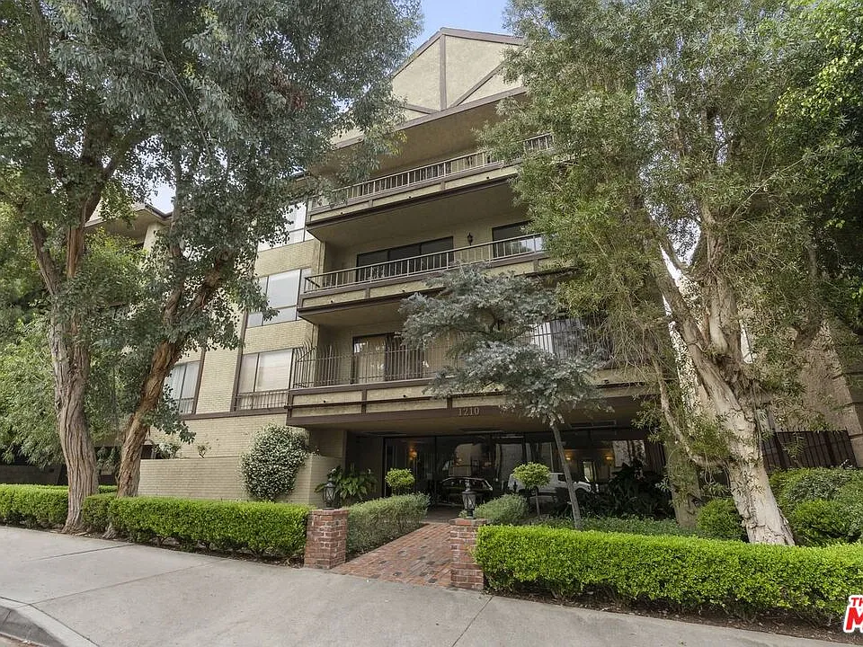 1210 N Kings Rd #104