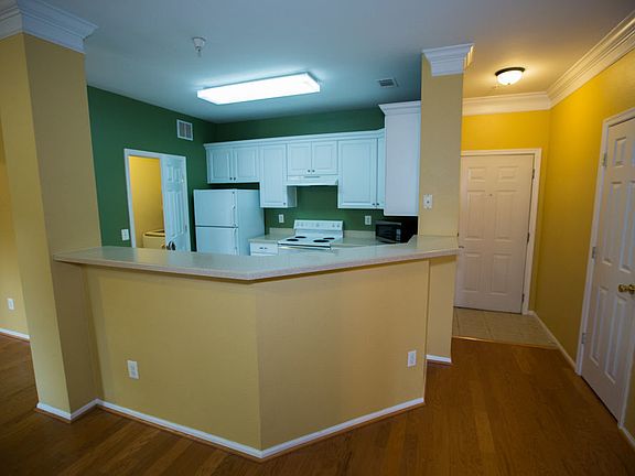 Eat-in kitchen